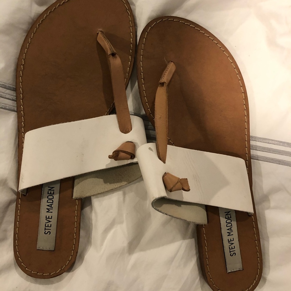 Flip flop like sandals